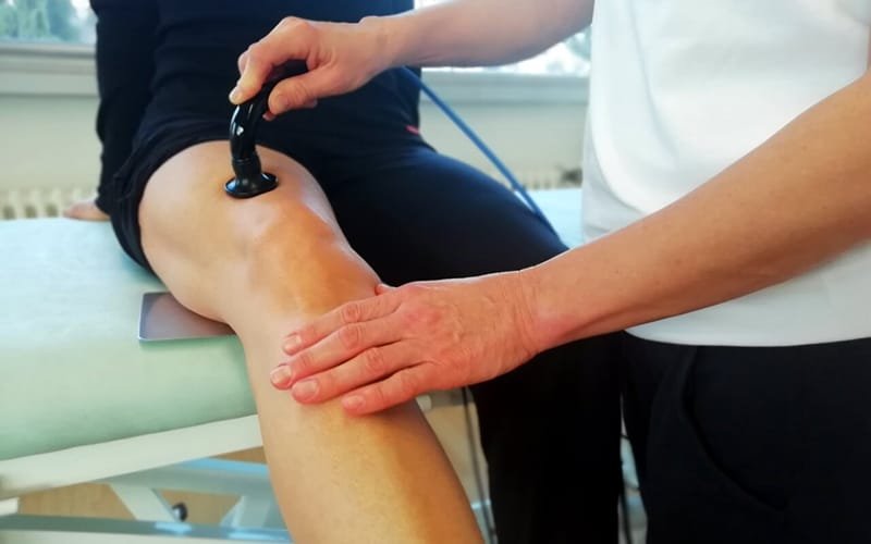 seduta tecarterapia ginocchio
